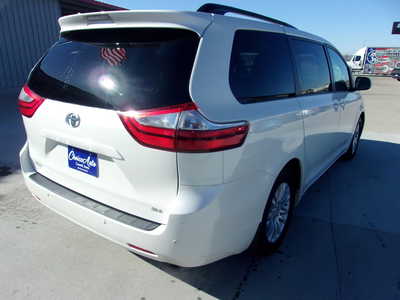2017 Toyota Sienna, $21500. Photo 4