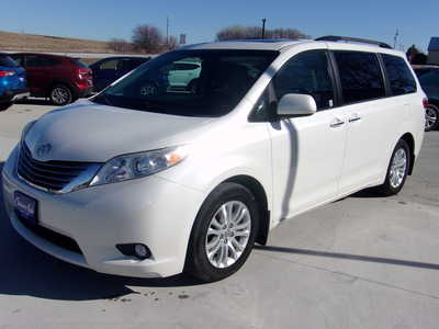 2017 Toyota Sienna, $21500. Photo 7