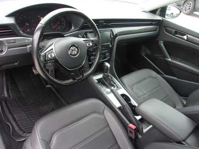 2020 Volkswagen Passat, $17500. Photo 11