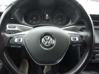 2020 Volkswagen Passat, $17500. Photo 12