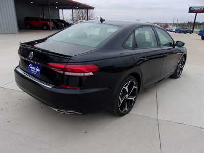 2020 Volkswagen Passat, $17500. Photo 3