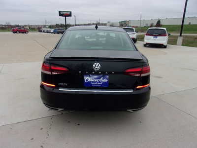 2020 Volkswagen Passat, $17500. Photo 4