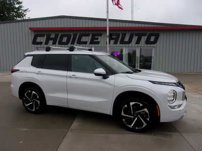 2022 Mitsubishi Outlander, $24750. Photo 2