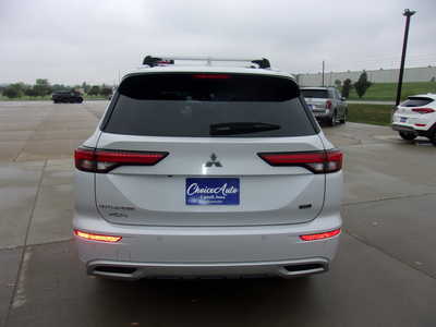 2022 Mitsubishi Outlander, $24750. Photo 4