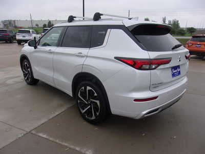 2022 Mitsubishi Outlander, $24750. Photo 5