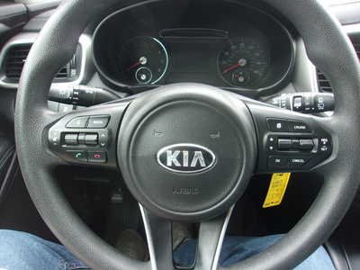 2017 Kia Sorento, $0. Photo 12