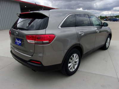 2017 Kia Sorento, $0. Photo 3