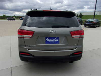 2017 Kia Sorento, $0. Photo 4