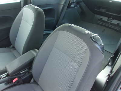 2019 Volkswagen Beetle, $19800. Photo 11