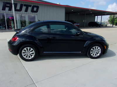 2019 Volkswagen Beetle, $19800. Photo 3