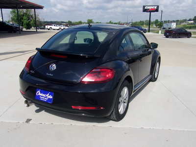 2019 Volkswagen Beetle, $19800. Photo 4