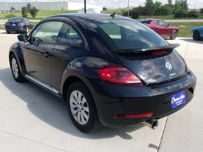 2019 Volkswagen Beetle, $19800. Photo 6