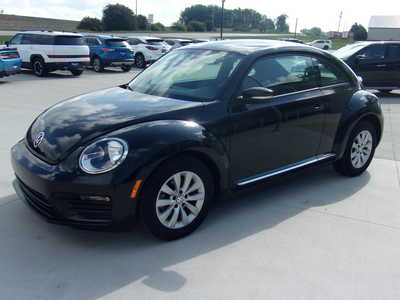 2019 Volkswagen Beetle, $19800. Photo 8