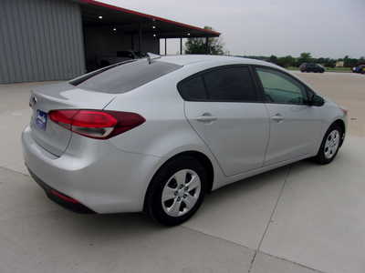 2018 Kia Forte, $0. Photo 4