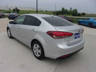 2018 Kia Forte, $0. Photo 6