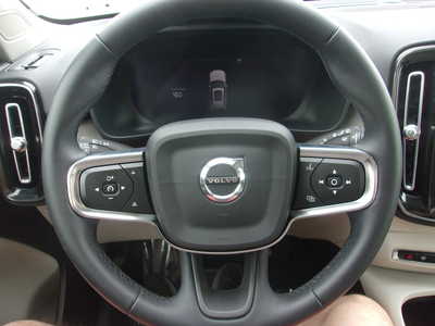 2023 Volvo XC40, $0. Photo 11