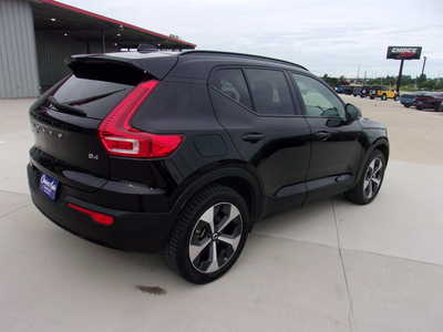 2023 Volvo XC40, $0. Photo 3