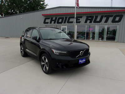 2023 Volvo XC40, $0. Photo 1