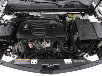 2011 Buick Regal, $8750. Photo 10