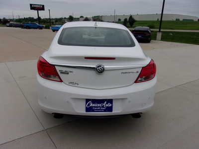 2011 Buick Regal, $8750. Photo 5