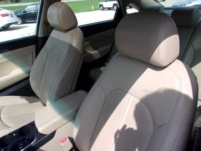 2019 Hyundai Sonata, $16900. Photo 9