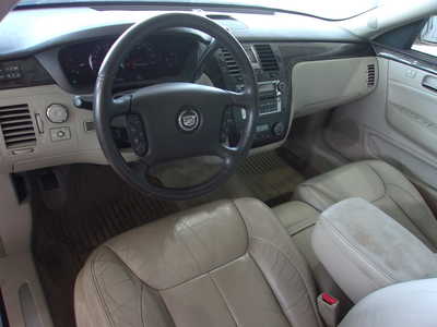2009 Cadillac DTS, $6995. Photo 12