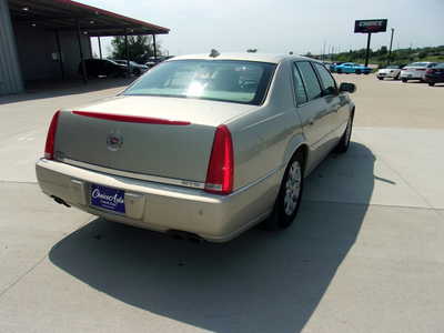 2009 Cadillac DTS, $6995. Photo 4