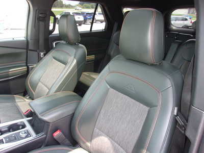 2023 Ford Explorer, $36500. Photo 11