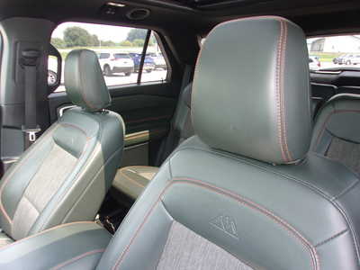 2023 Ford Explorer, $36500. Photo 12