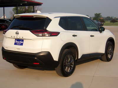 2021 Nissan Rogue, $19650. Photo 3