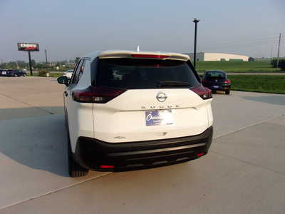 2021 Nissan Rogue, $19650. Photo 4