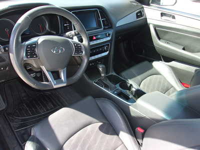 2018 Hyundai Sonata, $18900. Photo 11