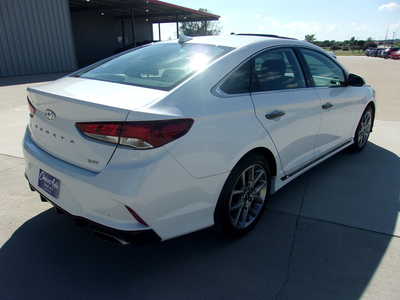 2018 Hyundai Sonata, $18900. Photo 3
