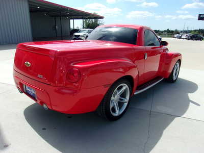 2004 Chevrolet SSR, $0. Photo 5