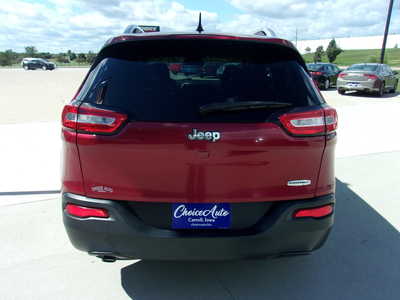 2016 Jeep Cherokee, $7750. Photo 4