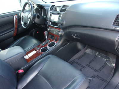 2013 Toyota Highlander, $12900. Photo 11