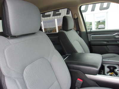 2020 RAM 1500 Crew Cab, $28600. Photo 11