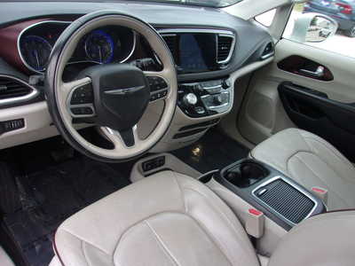 2017 Chrysler Pacifica, $9500. Photo 11