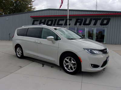 2017 Chrysler Pacifica, $9500. Photo 2