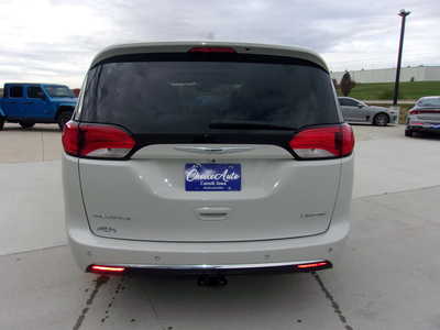 2017 Chrysler Pacifica, $9500. Photo 4