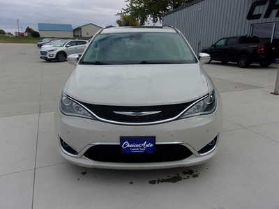 2017 Chrysler Pacifica, $9500. Photo 5