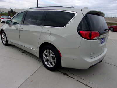 2017 Chrysler Pacifica, $9500. Photo 8