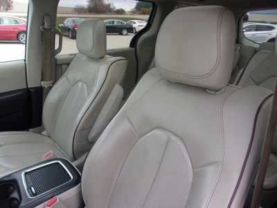 2017 Chrysler Pacifica, $9500. Photo 9