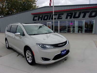2017 Chrysler Pacifica, $9500. Photo 1