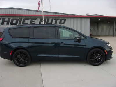 2023 Chrysler Pacifica, $29500. Photo 2