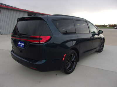 2023 Chrysler Pacifica, $29500. Photo 3