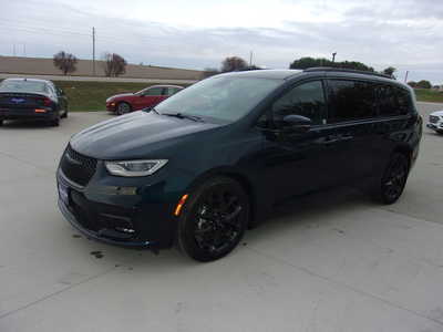 2023 Chrysler Pacifica, $29500. Photo 6
