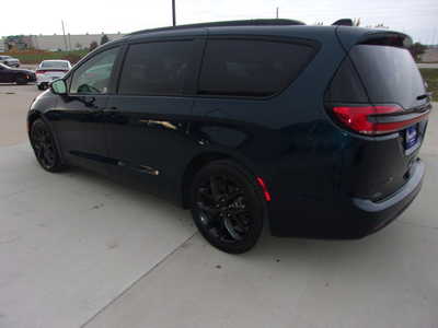 2023 Chrysler Pacifica, $29500. Photo 8