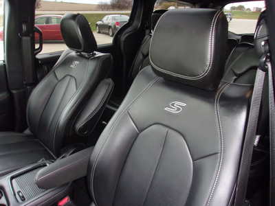 2023 Chrysler Pacifica, $29500. Photo 9