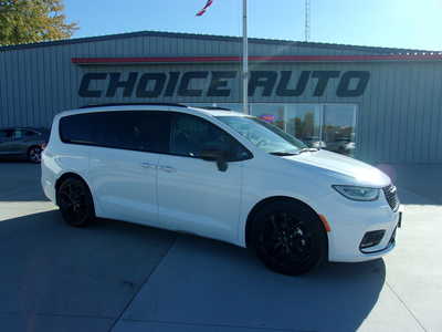 2024 Chrysler Pacifica, $29500. Photo 2